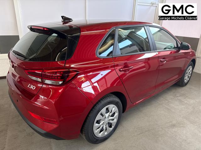 Hyundai / i30 / Rot / / / NAVI LED RFK PDC