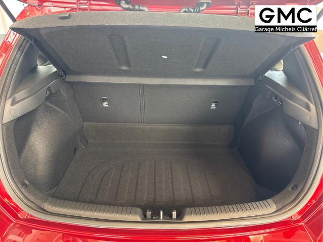 Hyundai / i30 / Rot / / / NAVI LED RFK PDC