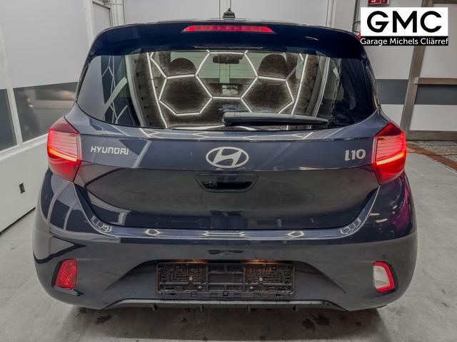 Hyundai i10 PREMIUM AUT SHZ KLIMAAUTOMATIK AMBIENTE ALU RFK PDC NAVI 