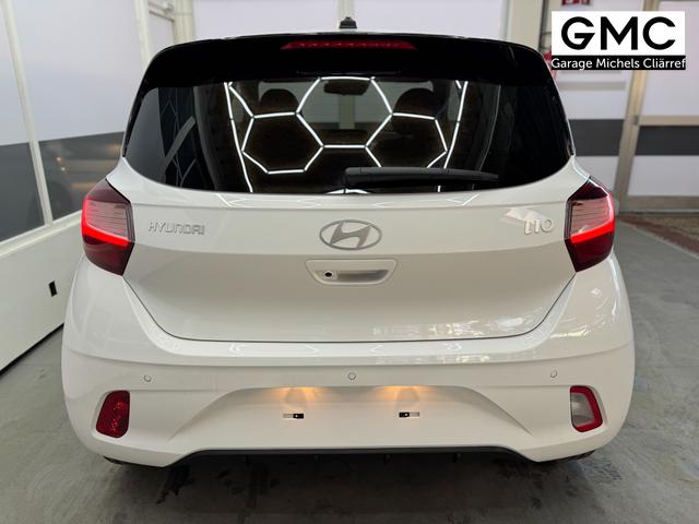 Hyundai i10 PREMIUM AUT SHZ KLIMAAUTOMATIK AMBIENTE ALU RFK PDC NAVI 