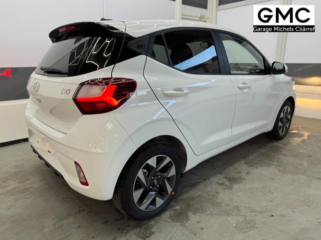 Hyundai i10 PREMIUM AUT SHZ KLIMAAUTOMATIK AMBIENTE ALU RFK PDC NAVI 