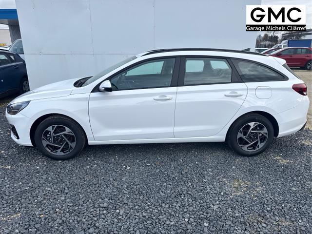 Hyundai / i30 / Wei&szlig; / / / NAVI SHZ RFK PDC v+h