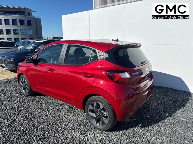 Hyundai / i10 / Rot / / / AUT SHZ KLIMAAUTOMATIK AMBIENTE ALU RFK PDC NAVI 