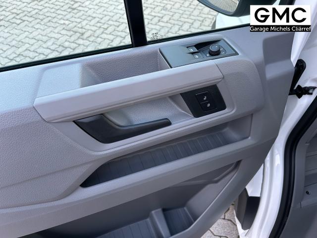Volkswagen / Crafter Kastenwagen / Wei&szlig; / / / 30 2.0 TDI MR L3H2 / 4 J. Garantie