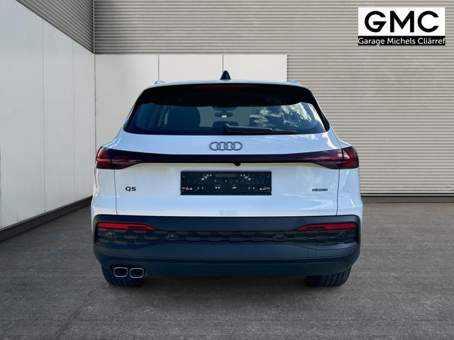 Audi / Q5 / Weiß / / / QUATTRO AHK+NAVI+LED+SHZ+PDC