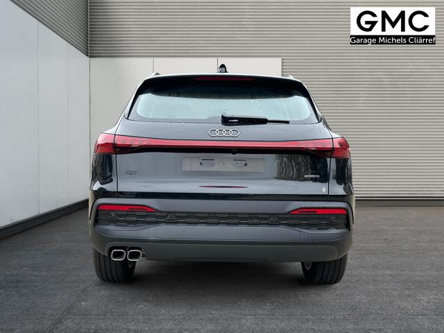 Audi / Q5 / Schwarz / / / QUATTRO+ NAVI+ LED+ SHZ+ PDC