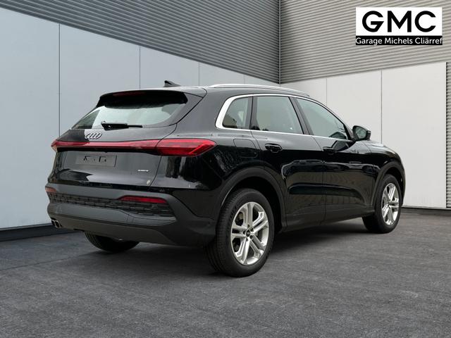 Audi / Q5 / Schwarz / / / QUATTRO+ NAVI+ LED+ SHZ+ PDC
