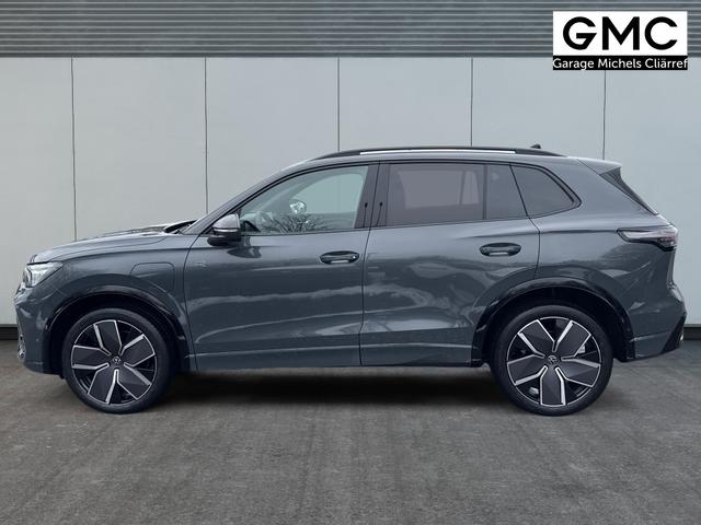 Volkswagen / Tiguan / Grau / / / PLUG-IN+PANO+AHK+HD MATRIX+NAVI+BLACK STYLE+20 LM+ACC