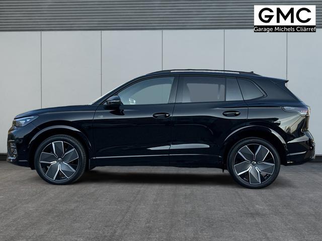 Volkswagen / Tiguan / Schwarz / / / 4 MOT+AHK+NAVI+PANORAMA+EL. HECK.+20 ALU