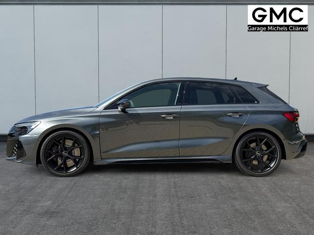 Audi / RS3 Sportback / Grau / / / MATRIX+360KAM+SHZ+KLIMA+LED+SOUND+19ALU+DESIGNPAKET ROT, Beispielbilder, ggf. teilweise mit Sonderausstattung