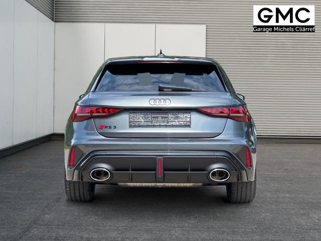 Audi / RS3 Sportback / Grau / / / MATRIX+360KAM+SHZ+KLIMA+LED+SOUND+19ALU+DESIGNPAKET ROT, Beispielbilder, ggf. teilweise mit Sonderausstattung