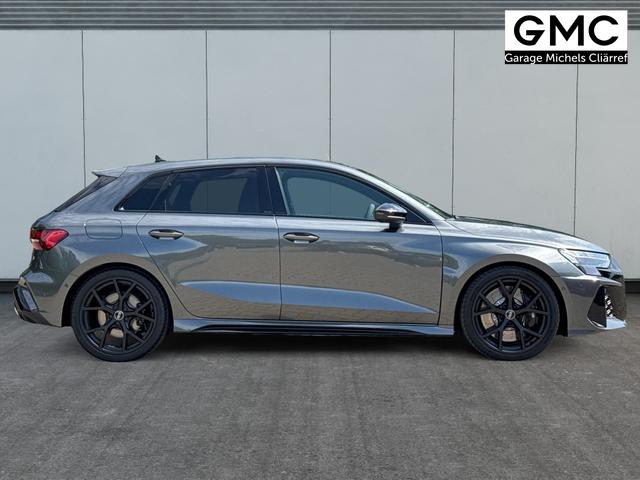 Audi / RS3 Sportback / Grau / / / MATRIX+360KAM+SHZ+KLIMA+LED+SOUND+19ALU+DESIGNPAKET ROT, Beispielbilder, ggf. teilweise mit Sonderausstattung