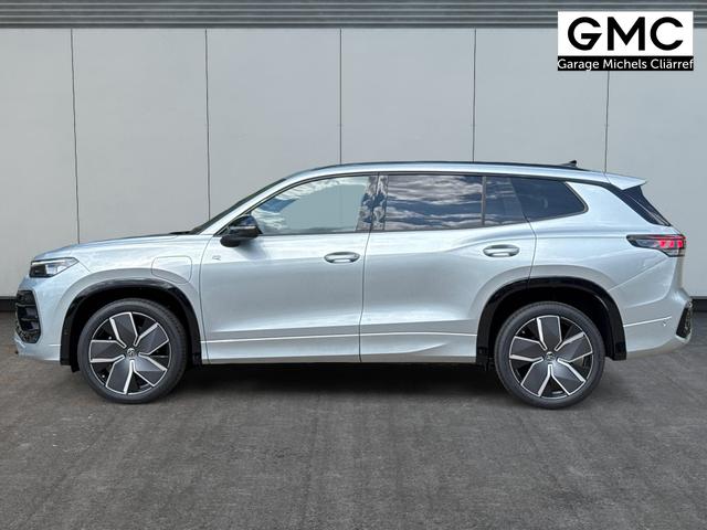Volkswagen / Tayron / Silber / / / PLUG-IN+PANO+AHK+HuD+MATRIX+360 KAM+20ALU+ACC+eHK+BLACK STYLE