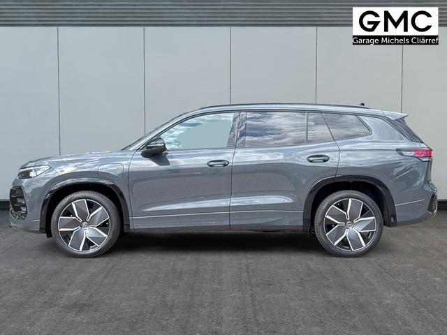 Volkswagen / Tayron / Grau / / / PLUG-IN+PANO+AHK+HuD+MATRIX+360 KAM+20ALU+ACC+eHK+BLACK STYLE