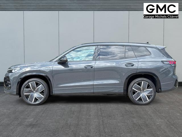 Volkswagen / Tayron / Grau / / / PLUG-IN+PANO+AHK+HuD+MATRIX+360 KAM+20ALU+ACC+eHK+BLACK STYLE