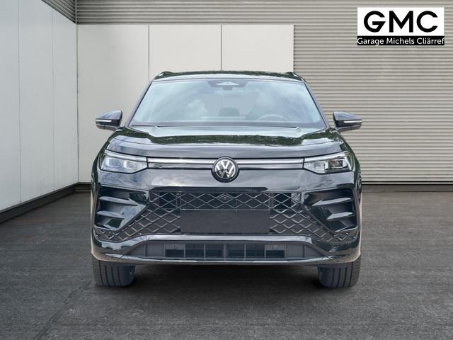 Volkswagen / Tayron / Schwarz / / / PLUG-IN+PANO+AHK+HuD+MATRIX+360 KAM+20ALU+ACC+eHK+BLACK STYLE, Beispielbilder, ggf. teilweise mit Sonderausstattung