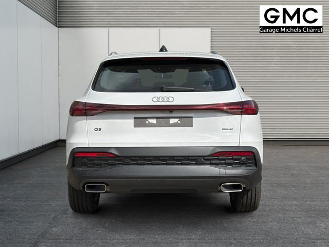 Audi / Q5 / Wei&szlig; / / / QUATTRO+AHK+NAVI+KAMERA+SHZ+PDC+ACC