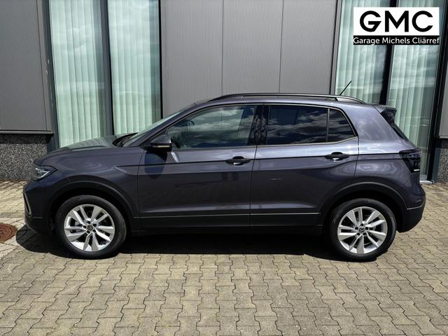 Volkswagen T-Cross LIFE 1.5 TSI 150PS DSG/AUTOMATIK, Rauch-Grau-Metallic, Parksensoren hinten, Rückfahrkamera, Privacy-Glas, Sitzheizung, Climatronic, IQ LIGHT MATRIX-LED, Radio Ready2Discover+App-Connect, 17" Alu, KEYLESS, Lendenwirbelstützen vorn, M-Lederlenkrad, Dachreling 