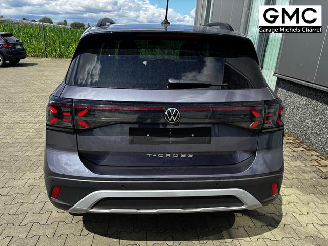 Volkswagen T-Cross LIFE 1.5 TSI 150PS DSG/AUTOMATIK, Rauch-Grau-Metallic, Parksensoren hinten, Rückfahrkamera, Privacy-Glas, Sitzheizung, Climatronic, IQ LIGHT MATRIX-LED, Radio Ready2Discover+App-Connect, 17" Alu, KEYLESS, Lendenwirbelstützen vorn, M-Lederlenkrad, Dachreling 