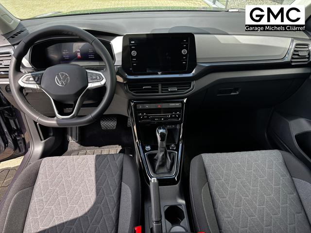 Volkswagen T-Cross LIFE 1.5 TSI 150PS DSG/AUTOMATIK, Rauch-Grau-Metallic, Parksensoren hinten, Rückfahrkamera, Privacy-Glas, Sitzheizung, Climatronic, IQ LIGHT MATRIX-LED, Radio Ready2Discover+App-Connect, 17" Alu, KEYLESS, Lendenwirbelstützen vorn, M-Lederlenkrad, Dachreling 