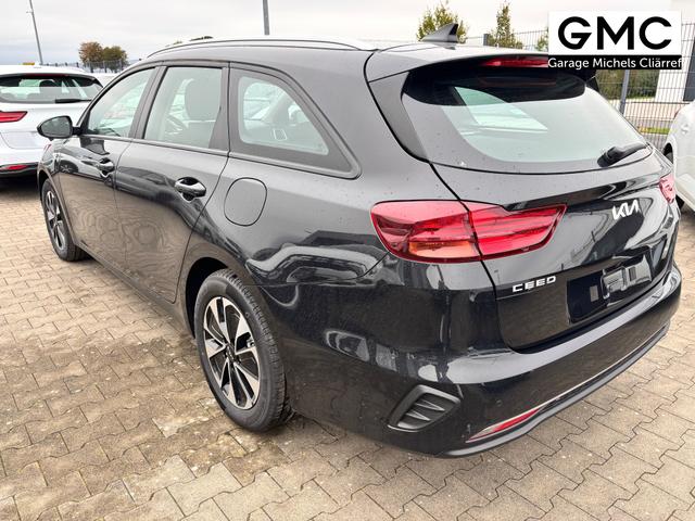 Kia Ceed Sportswagon Spin 1.5 T-GDI 140PS 7DCT (AUTOMATIKGETRIEBE), Schwarz-Metallic, 16" Alufelgen, Klimaanlage, Winter-Paket, Navigationssystem 10,25", Parksensoren hinten, Rückfahrkamera, Tempomat, Dachreling, Beheiztes Lederlenkrad, ZV mit Fernbedienung, Reserve-Notrad 