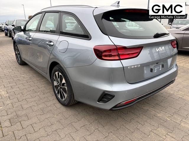 Kia Ceed Sportswagon Spin 1.5 T-GDI 140PS 7DCT (AUTOMATIKGETRIEBE), Lunar-Silver-Metallic, 16" Alufelgen, Klimaanlage, Winter-Paket, Navigationssystem 10,25", Parksensoren hinten, Rückfahrkamera, Tempomat, Dachreling, Beheiztes Lederlenkrad, ZV mit Fernbedienung, Reserve-Notrad 