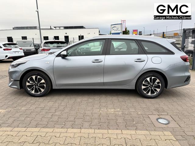Kia Ceed Sportswagon Spin 1.5 T-GDI 140PS 7DCT (AUTOMATIKGETRIEBE), Lunar-Silver-Metallic, 16" Alufelgen, Klimaanlage, Winter-Paket, Navigationssystem 10,25", Parksensoren hinten, Rückfahrkamera, Tempomat, Dachreling, Beheiztes Lederlenkrad, ZV mit Fernbedienung, Reserve-Notrad 