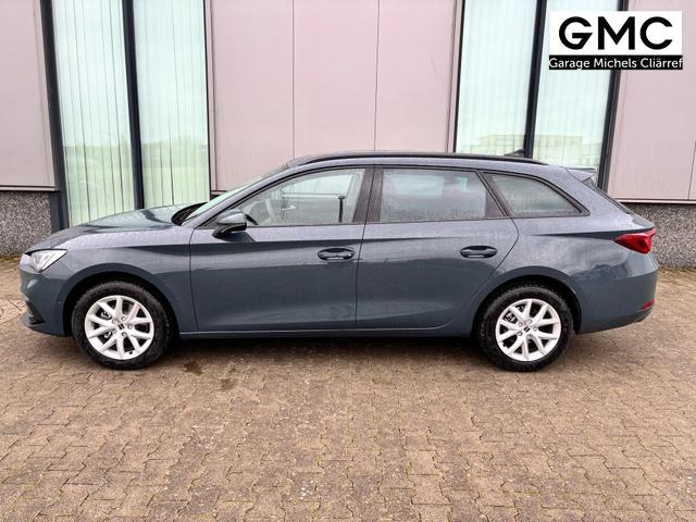 Seat Leon Sportstourer Style 1.5 TSI 115PS, Fjord-Blau, 5 Jahre Garantie, 16" ALU, MATRIX-LED, Privacy-Glas, Winter-Paket, 3-Zonen-Climatronic, ParkAssist, Parksensoren v/h, R&uuml;ckfahrkamera, Radio 10,4" + Full-Link, Tempomat, M-Lederlenkrad, variabler Ladeboden 