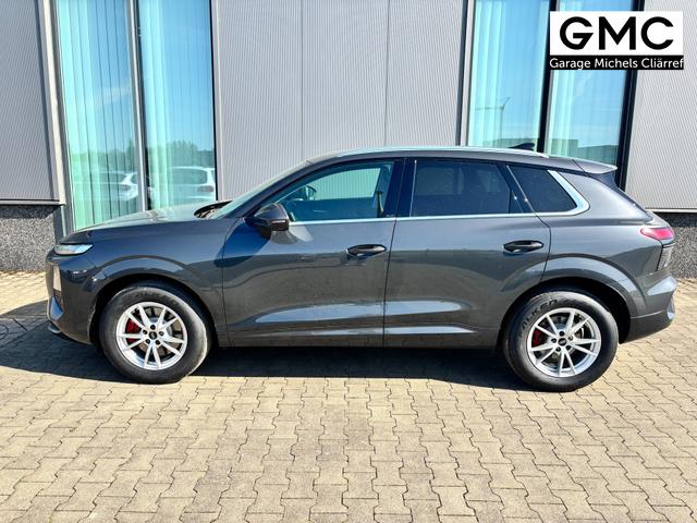 Audi Q3 Basis 2.0 TFSI quattro (Allrad) 204PS S-Tronic (Automatik), TECHPAKET PRO, Grau-Metallic, DIGITALE MATRIX-LED, Sportsitze, Elektr. Heckklappe, MMI Navigation plus, Sitzheizung, Klimaautomatik, ParkAssist Parksensoren, Privacy-Glas 