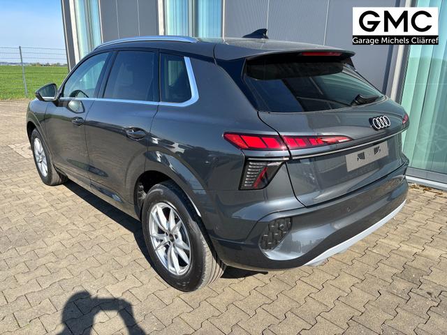 Audi Q3 Basis 2.0 TFSI quattro (Allrad) 204PS S-Tronic (Automatik), TECHPAKET PRO, Grau-Metallic, DIGITALE MATRIX-LED, Sportsitze, Elektr. Heckklappe, MMI Navigation plus, Sitzheizung, Klimaautomatik, ParkAssist Parksensoren, Privacy-Glas 