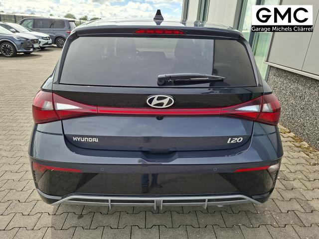 Hyundai i20 Family 1.0 T-GDI 90PS, NAVI 10,25", AURORA-GRAU METALLIC, Winter-Pack: Sitzheizung + Lenkradheizung, 16" ALU, Klimaautomatik, Privacy-Glas, Parksensoren hinten, R&uuml;ckfahrkamera, Tempomat, Lederlenkrad, Reserverad, Alarm, Armlehne, 4x elektr. Fensterheber 