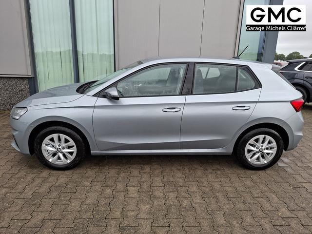 Skoda Fabia Extra Plus 1.0 TSI 116PS, 5 Jahre Garantie, SMOKEY-SILBER METALLIC, CLIMATRONIC, BEHEIZTE FRONTSCHEIBE, SITZHEIZUNG, M-Lederlenkrad BEHEIZT, 15" ALU, Parksensoren hinten, R&uuml;ckfahrkamera, Infotainment 8", Virtual Cockpit, Tempomat, NSW, Wireless SmartLink 