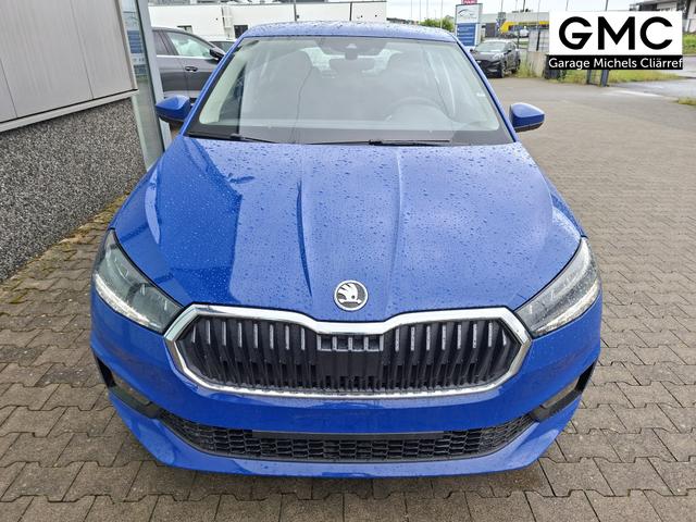 Skoda Fabia Extra 1.0 80PS, 5 Jahre Garantie, Energy-Blau, Klimaanlage, Parksensoren hinten, Infotainment 8", Virtual Cockpit, LED-Scheinwerfer, Nebelscheinwerfer, Wireless SmartLink (Navi-Funktion &uuml;ber Smartphone), Armlehne vorn, Fu&szlig;matten 