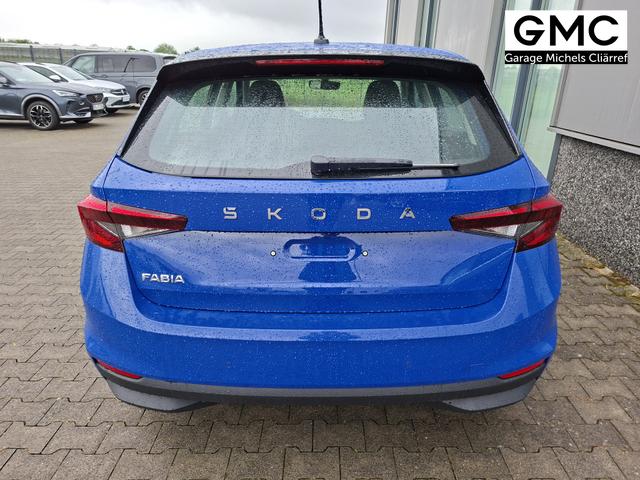 Skoda Fabia Extra 1.0 80PS, 5 Jahre Garantie, Energy-Blau, Klimaanlage, Parksensoren hinten, Infotainment 8", Virtual Cockpit, LED-Scheinwerfer, Nebelscheinwerfer, Wireless SmartLink (Navi-Funktion &uuml;ber Smartphone), Armlehne vorn, Fu&szlig;matten 