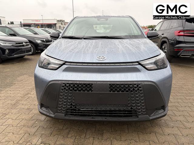 Toyota Aygo X Play 1.5 Hybrid 115PS CVT/AUTOMATIK, Celestite Grey Metallic , 3 Jahre Garantie, 17" Alufelgen, Sitzheizung, R&uuml;ckfahrkamera, Klimaautomatik, Audiosystem 9" + Smartphone-Integration, Lederlenkrad, ACC, ZV mit Fernbedienung 