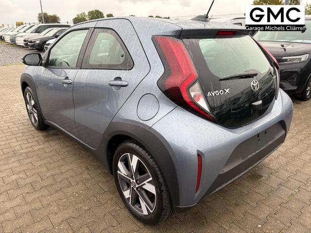 Toyota Aygo X Play 1.5 Hybrid 115PS CVT/AUTOMATIK, Celestite Grey Metallic , 3 Jahre Garantie, 17" Alufelgen, Sitzheizung, R&uuml;ckfahrkamera, Klimaautomatik, Audiosystem 9" + Smartphone-Integration, Lederlenkrad, ACC, ZV mit Fernbedienung 