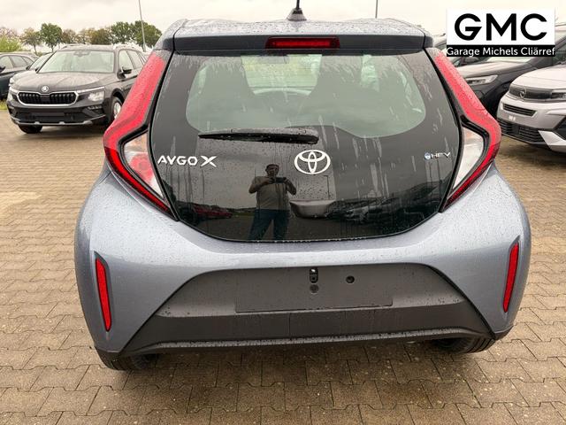 Toyota Aygo X Play 1.5 Hybrid 115PS CVT/AUTOMATIK, Celestite Grey Metallic , 3 Jahre Garantie, 17" Alufelgen, Sitzheizung, R&uuml;ckfahrkamera, Klimaautomatik, Audiosystem 9" + Smartphone-Integration, Lederlenkrad, ACC, ZV mit Fernbedienung 