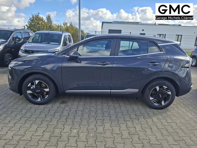 Kia Sportage Silver 1.6 T-GDI 150PS AUTOMATIK, Penta-Metal Grau METALLIC, 2-Zonen-Klimaautomatik, Navigation 12,3", Parksensoren vorn/hinten, R&uuml;ckfahrkamera, 17" Alufelgen, Winterpaket/Sitzheizung vorne, Beheiztes Lederlenkrad, ACC Tempomat, Alarm, Dachreling Chrom 