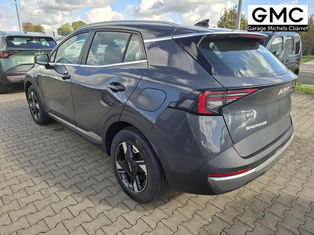 Kia Sportage Silver 1.6 T-GDI 150PS AUTOMATIK, Penta-Metal Grau METALLIC, 2-Zonen-Klimaautomatik, Navigation 12,3", Parksensoren vorn/hinten, R&uuml;ckfahrkamera, 17" Alufelgen, Winterpaket/Sitzheizung vorne, Beheiztes Lederlenkrad, ACC Tempomat, Alarm, Dachreling Chrom 
