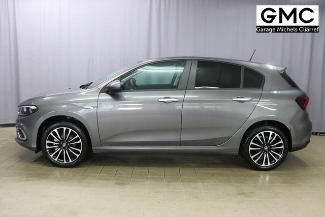 Tipo 5-Türer MY22 TIPO 5-Türer City Life 1.0 74kW (100PS)695 - Colosseo Grau 645 - Stoff Schwarz "316 Rückfahrkamera mit dynamischen Führungslinien 3A4 Sicherheits-Plus-Paket 3A5 Convenience Plus-Paket 3B4 Style-Paket 452 Sitzheizung vorn 5DR Colosseo Grau ja laut RE 21.10 fb 7QC Uconnect™ NAV Navigationssystem und digitalem Audioempfang DAB+"