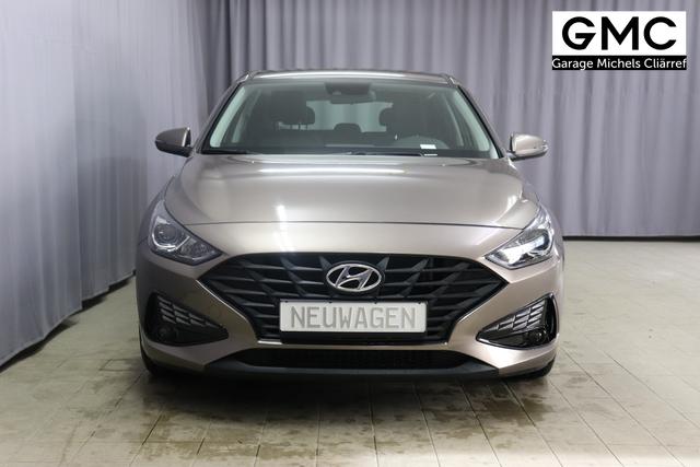 Hyundai i30 FL 1.0 T-GDi 7DCT Comfort CP MY23 88kW 48V Silky Bronze Stoff Serie Schwarz / Grau Leichtmetallfelgen, Sitzheizung, Lederlenkrad, Fensterheber elektr. hinten, Außenspiegel elektr. anklappbar