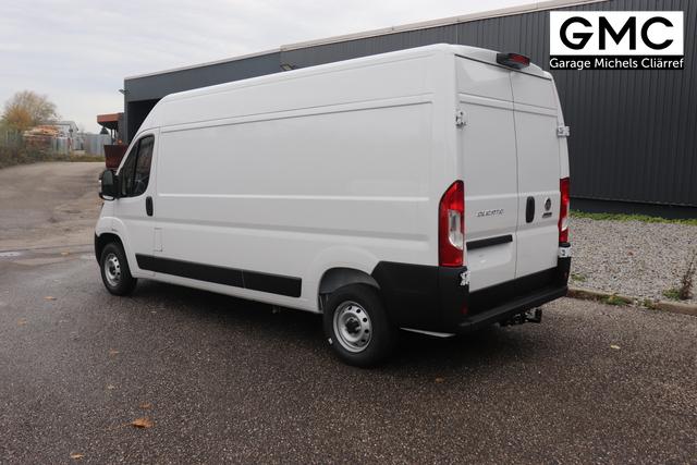 Fiat Professional Ducato series 9 35 L4H2 Kawa verblecht 140 MJT Euro-6D-Final MT 549 - Ducato Wei&szlig; "076 Sitzbezug Schwarz mit Ducato-Logo auf Kopfst&uuml;tze" "502 Beifahrerairbag f&uuml;r Beifahrerdoppelsitz 5W3 Paket ""Techno Nav"" 5W6 Paket ""Visibility"" 5YJ Paket ""City"" 619 Heckfl&uuml;gelt&uuml;ren 260 Grad &Ouml;ffnung (Bei Auswahl Opt. 619 i.V.m. 519.muss Opt. 029 mitbestellt werd 6JA Starre Anh&auml;ngerkupplung 835 Ablagefach im Dach (Serie bei Maxi 40 + Doka) 92P Kraftstofftank 75 Liter JKU 230-Volt-Steckdose an der Mittelkonsole 077 verst&auml;rkte Federn hinten SERIE"