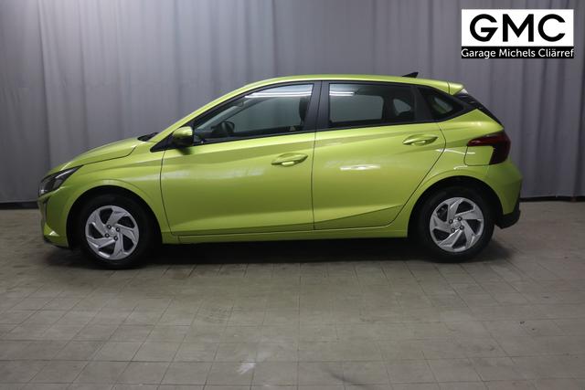 Hyundai i20 Comfort 1.2 58 kW (79 PS) Klimaanlage, Navigationssystem, Radio mit DAB, Apple CarPlay & Android Auto, Rückfahrkamera, Einparkhilfe hinten, Lichtsensor, Spurhalteassistent, Fernlichtassistent, Verkehrszeichenassistent uvm. 