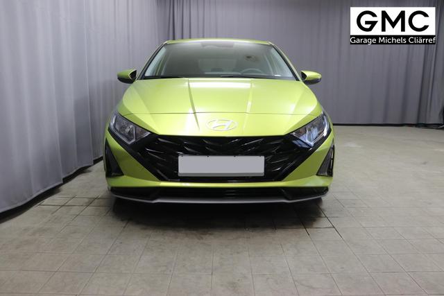 Hyundai i20 Family 1.0 T-GDI 73 kW (100 PS) Navigationssystem, Klimaautomatik, Sitzheizung, Lenkradheizung, Radio mit DAB, Apple CarPlay & Android Auto, Rückfahrkamera, Einparkhilfe hinten, Lichtsensor, Spurassistent, Fernlichtassistent, Verkehrszeichenassistent uvm. 