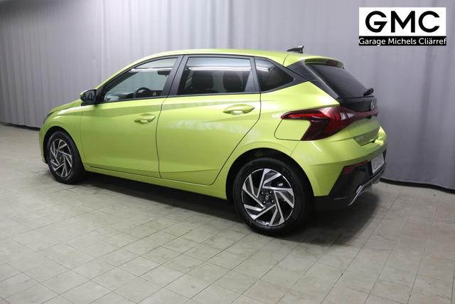 Hyundai i20 Family 1.0 T-GDI 73 kW (100 PS) Navigationssystem, Klimaautomatik, Sitzheizung, Lenkradheizung, Radio mit DAB, Apple CarPlay & Android Auto, Rückfahrkamera, Einparkhilfe hinten, Lichtsensor, Spurassistent, Fernlichtassistent, Verkehrszeichenassistent uvm. 