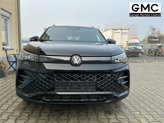 Volkswagen / Tiguan / Schwarz / R-Line / Deep Black Perleffekt / , Beispielbilder, ggf. teilweise mit Sonderausstattung