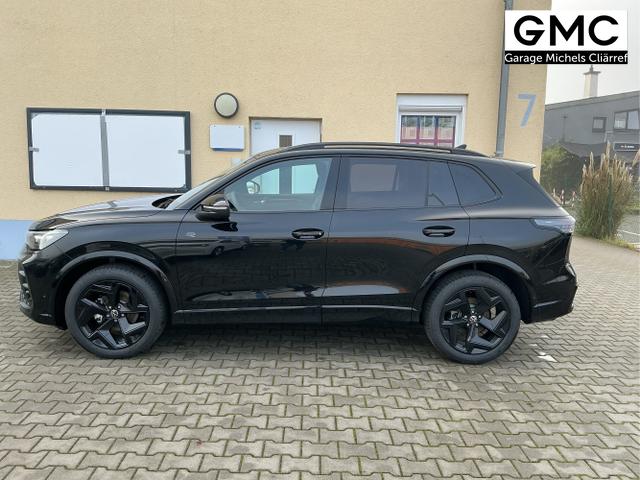 Volkswagen / Tiguan / Schwarz / R-Line / Deep Black Perleffekt / , Beispielbilder, ggf. teilweise mit Sonderausstattung