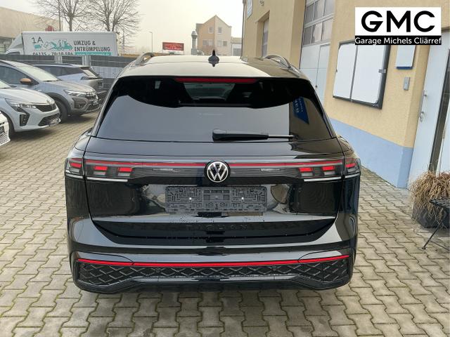 Volkswagen / Tiguan / Schwarz / R-Line / Deep Black Perleffekt / , Beispielbilder, ggf. teilweise mit Sonderausstattung