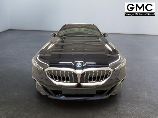 BMW 5er Touring 520i M-Sport 190PS/140kW Steptronic +AHK +20" +MSportpaket +MSportfahrwerk +DrivingAssistantPlus +AdaptiveLED +HarmanKardon +DigitalKey +ParkAssist +Sitzhzg +WirelessCharging +Sonnenschutzverglasung +ShadowLine 