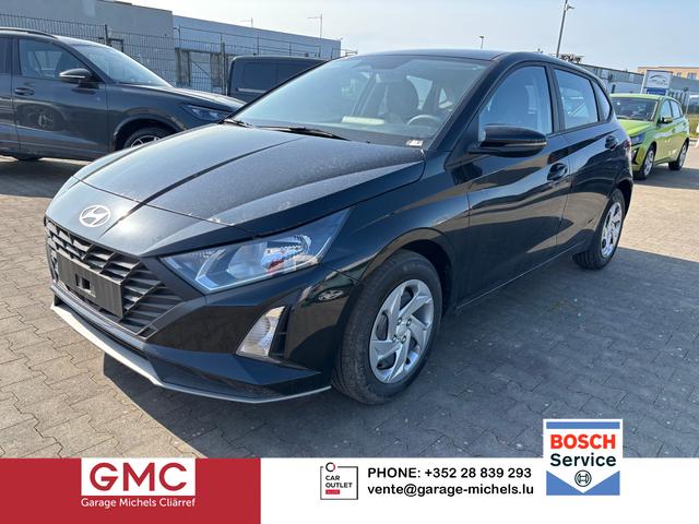 Hyundai i20 - Comfort 1.2i 79PS, SCHWARZ-Metallic, 5 Jahre Garantie, NAVIGATION 10,25", Klima, Parksensoren hinten, Rückfahrkamera, Alarm, Lederlenkrad, Tempomat, Armlehne vorne, Reserverad, 4x elektr. Fensterheber, Fernlicht-Assistent